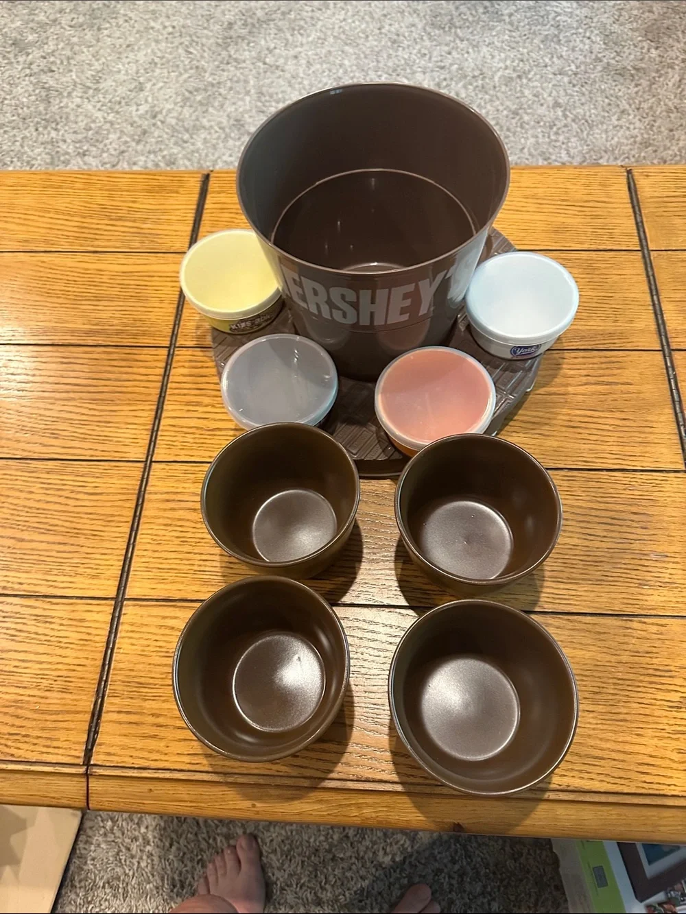 Hershey's Chocolate Brown Party Snack Tub Set